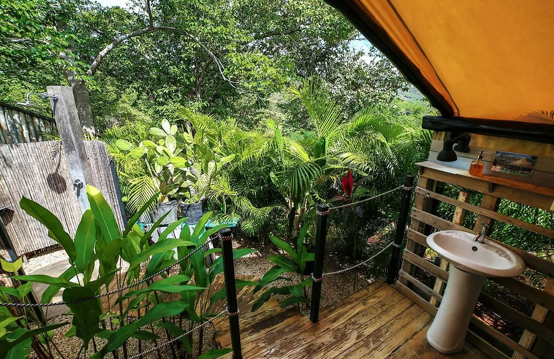 Glamping Hotel Flor y Bambu-1